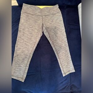 lululemon size 8 heather grey women’s capri leggings
